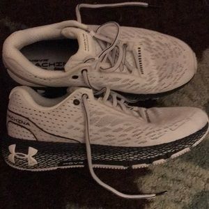Underarmour Machina Hovr size 8